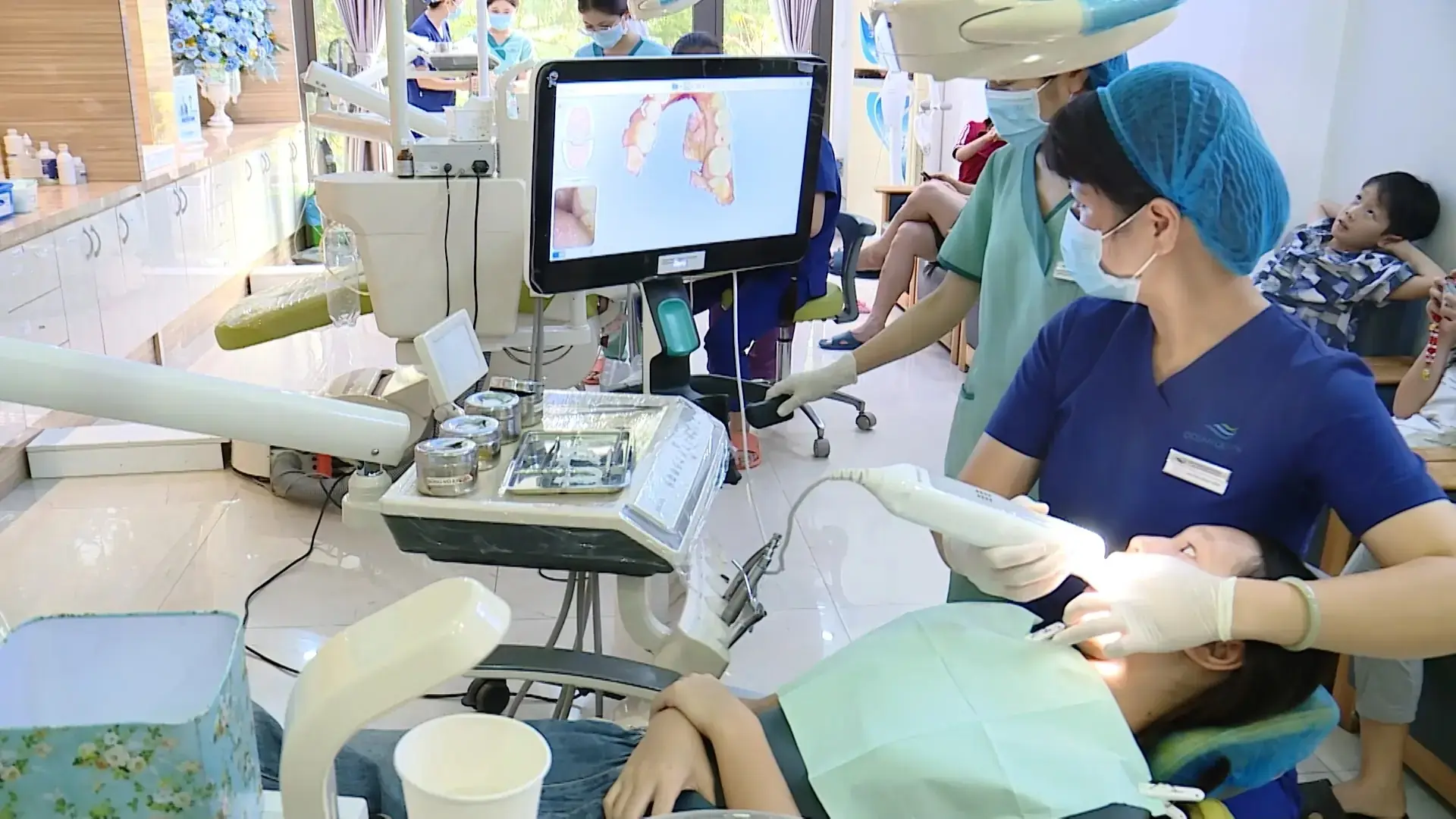 Chăm sóc răng miệng giúp trẻ phát triển toàn diện | Vì chất lượng dân số Thủ đô | 24/10/2025